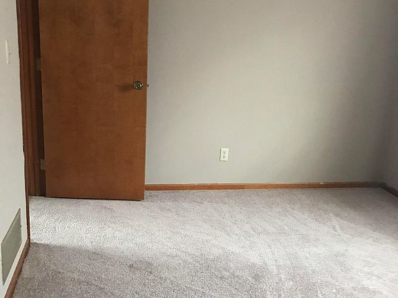 4th image of 956 Yorkshire Dr APT B