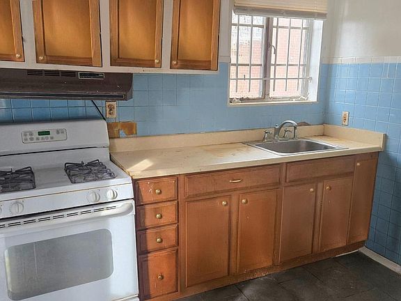 2nd image of 3617 Dixon St