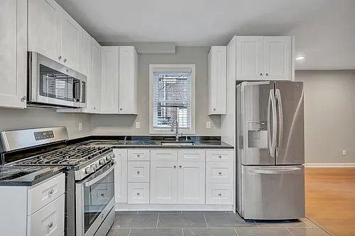 597 Chapel St #2R Photo 1