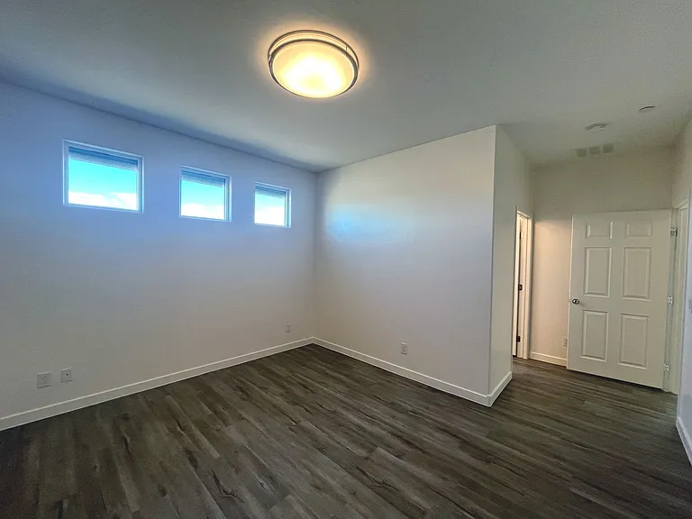 1533 Franklin Ln — Photo 32