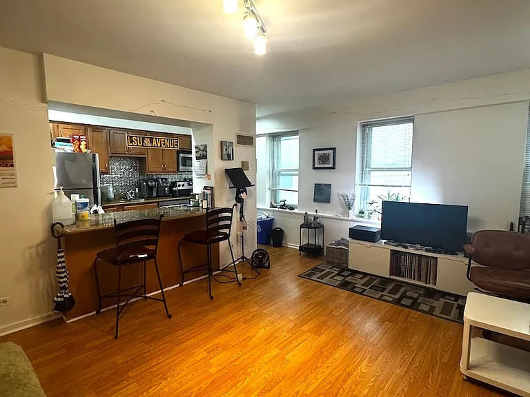 40 E 9th St #412 — Photo 2