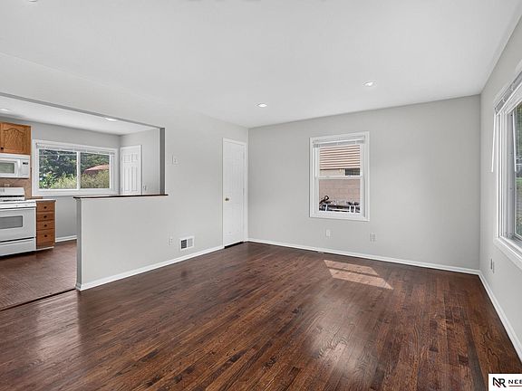 4th image of 3209 S 90th Ave