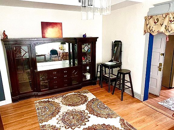 2nd image of 937 E Hyde Park Blvd Unit 3