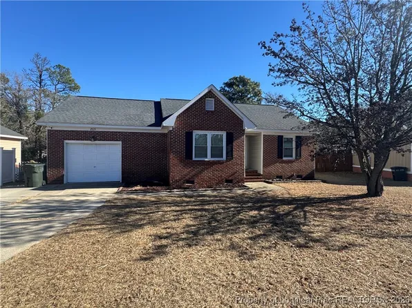 805 Windingwood Pl, Hope Mills, NC 28348