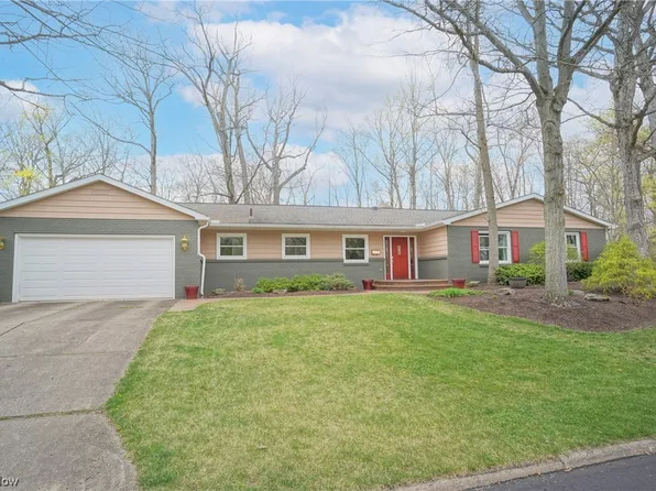 606 Fairhill Dr, Akron, OH 44313