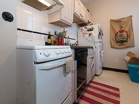 3rd image of 210 Chestnut Hill Ave APT 5