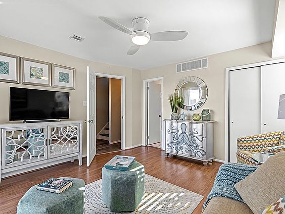 5th image of 247 Bay Ave #6