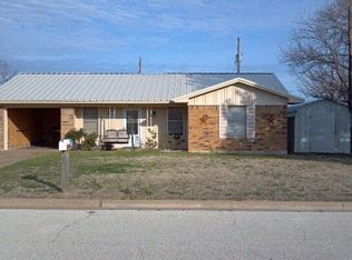 408 Thomas St, Olney, TX 76374