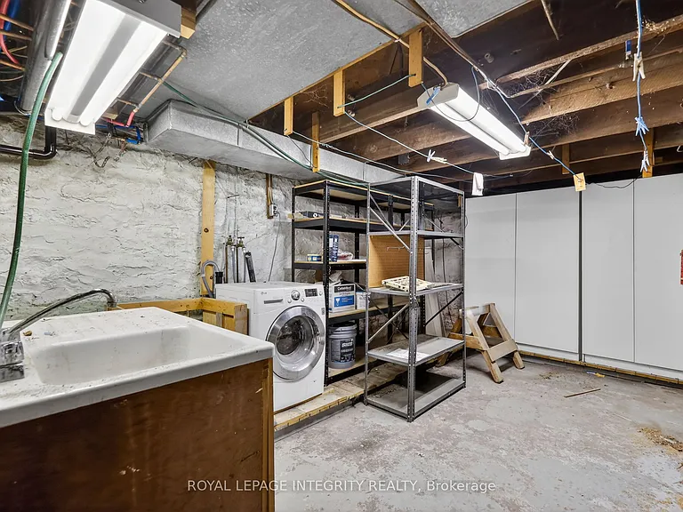 56 Grosvenor Ave — Photo 34