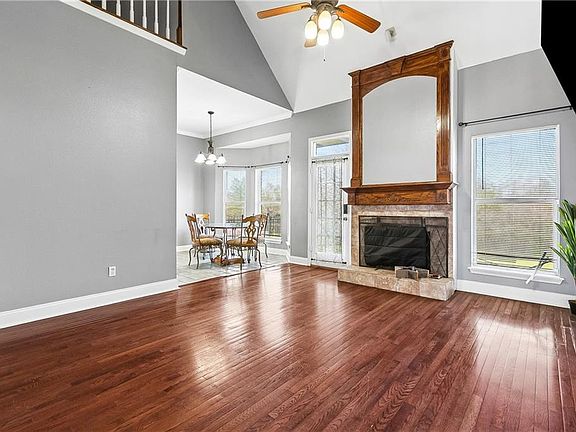 4th image of 140 Pinehurst Ct