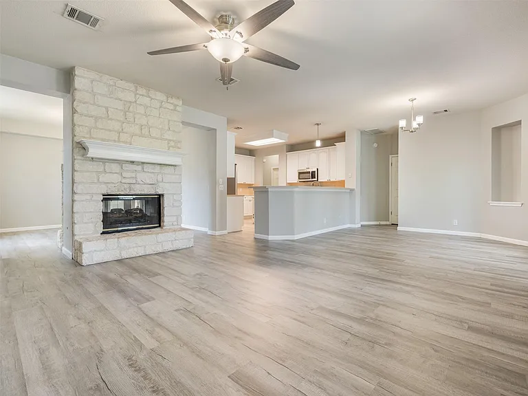 12304 Torrance Ct — Photo 7