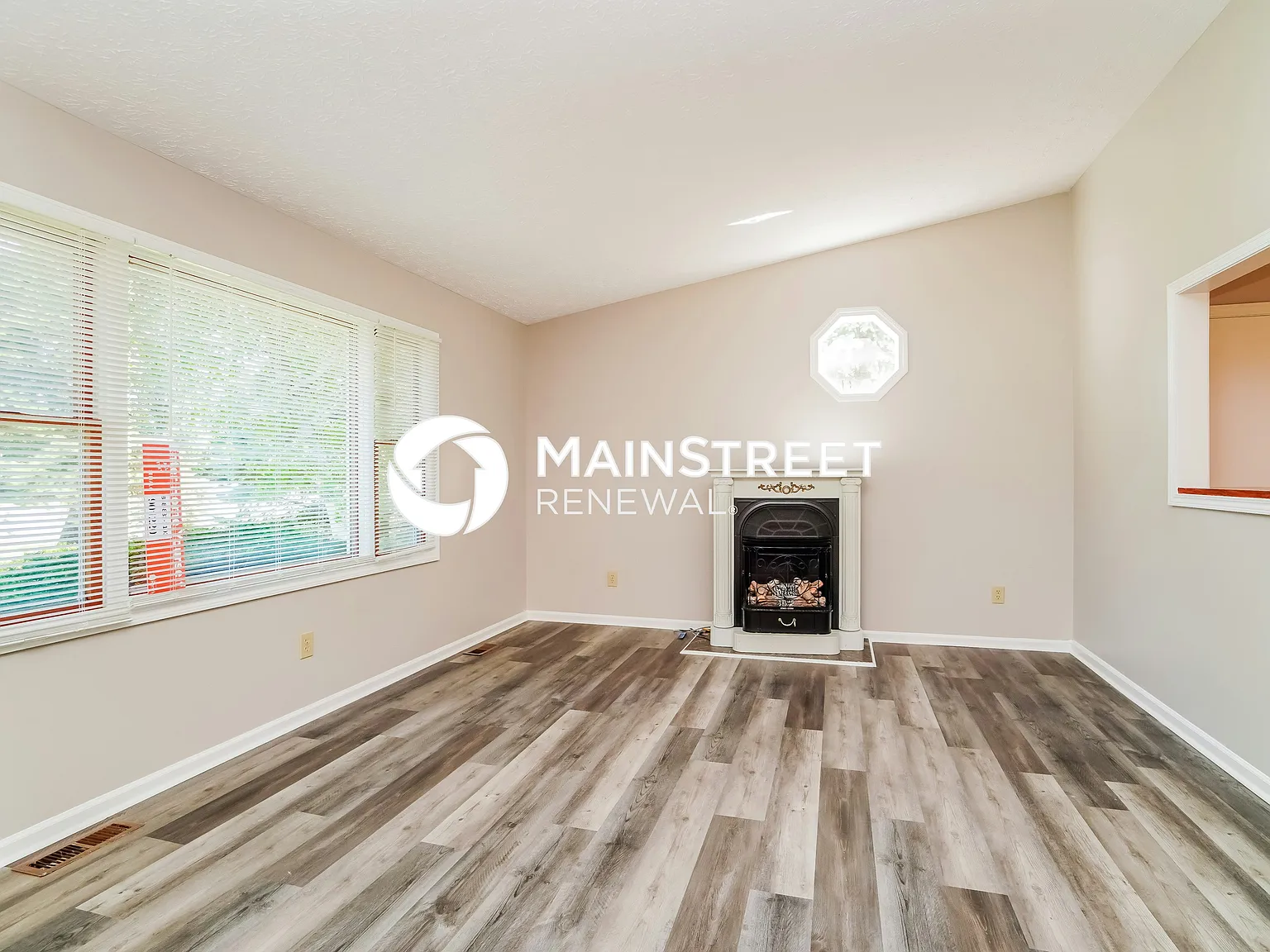 89 E Schrock Rd — Photo 2