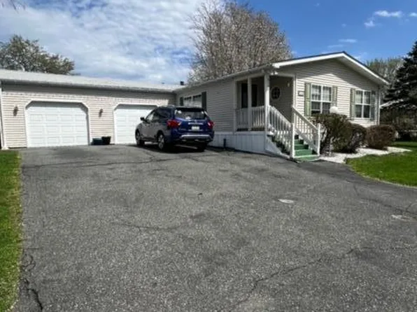 9141 S Primrose Cir, Breinigsville, PA 18031