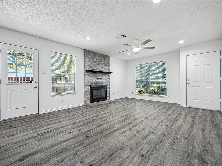 3204 Blazing Star Trl — Photo 4