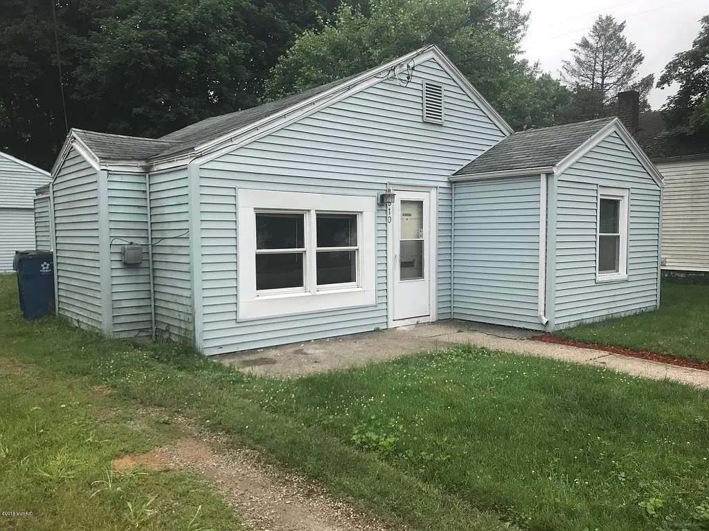 810 Ira Ave photo 1