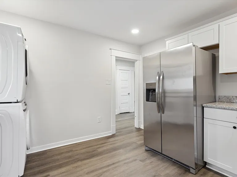 1307 Holly Ave — Photo 13
