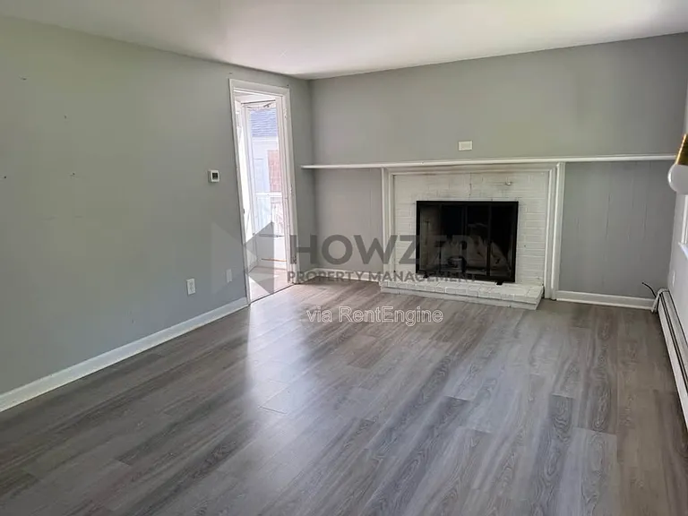 14 Ellis Dr — Photo 2