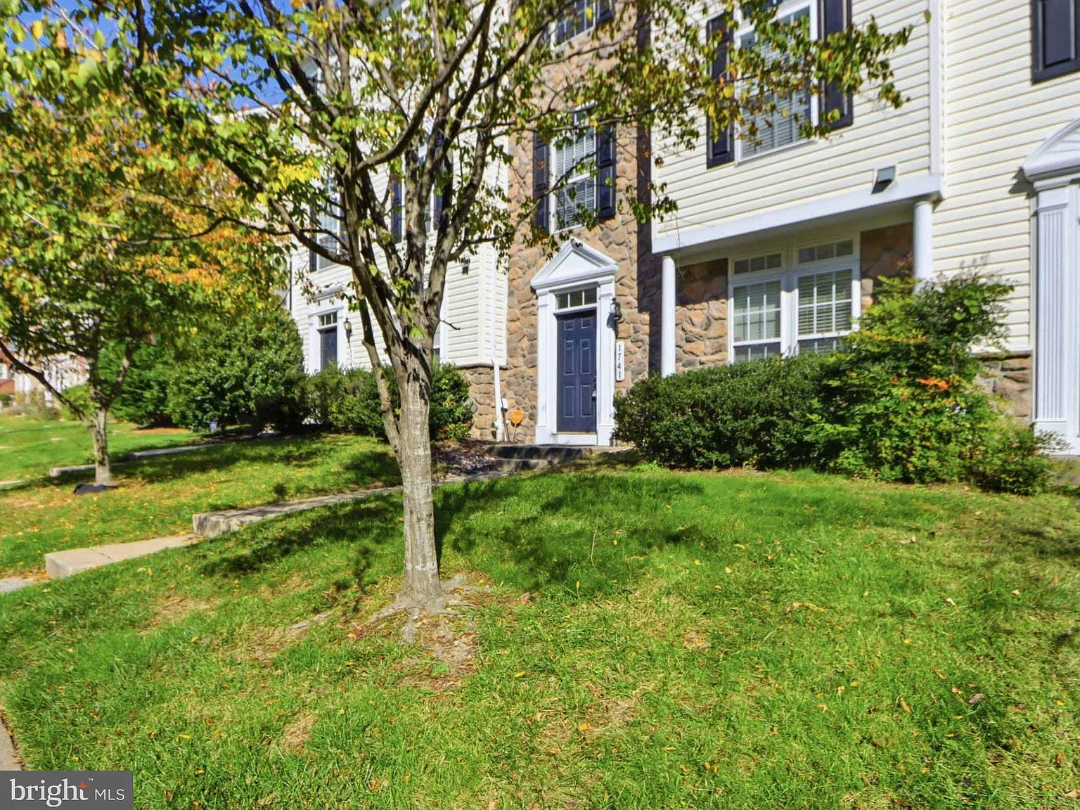 3 bed, 2.5 bath, 2088 sqft, $3,500 — Photo 3
