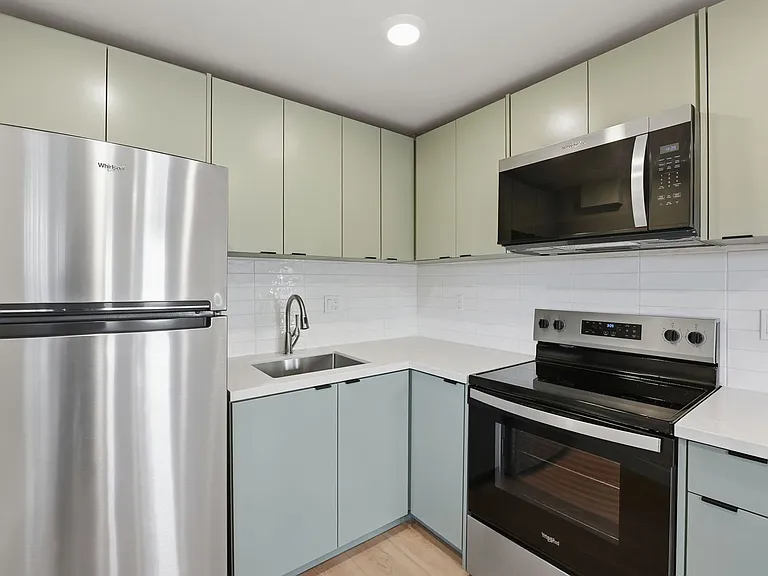 2735 Broadway #5 — Photo 7