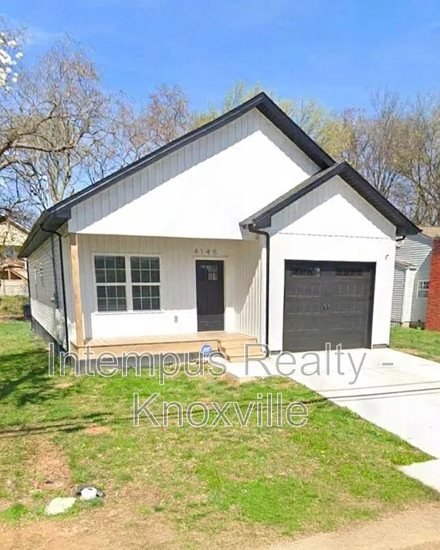 3 bed, 2.0 bath, 1275 sqft, $2,050 — Photo 1