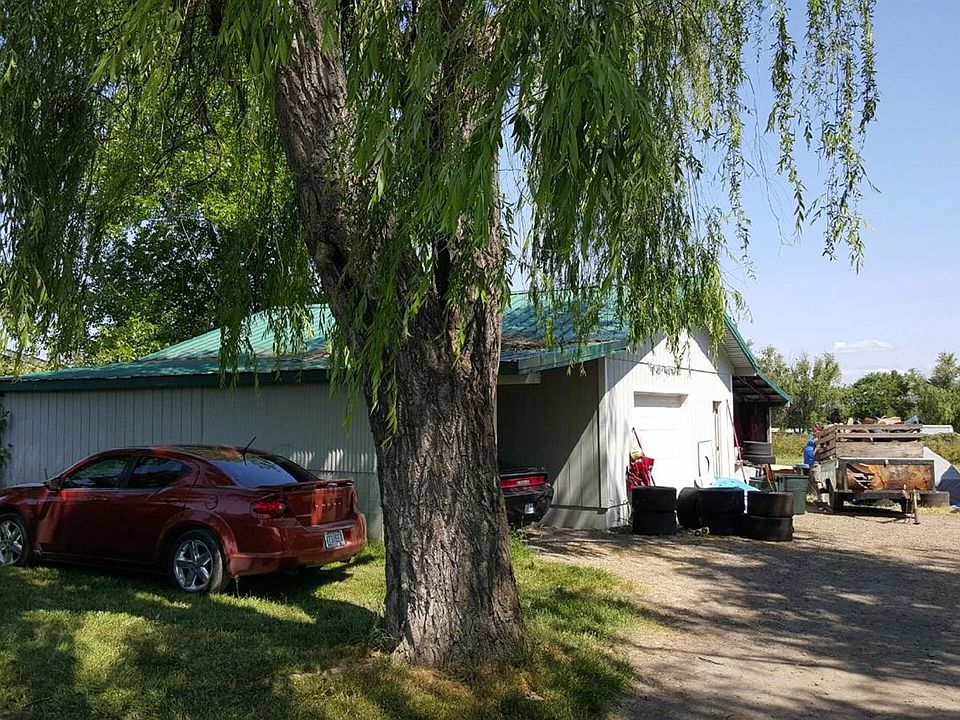 2nd image of 212 Hoyt Ln