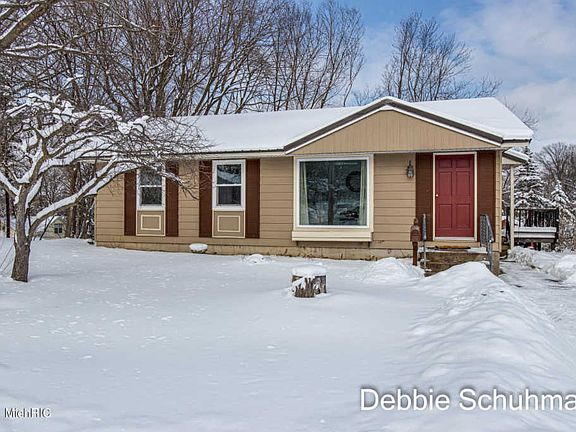 2nd image of 223 Lincoln Ct NE