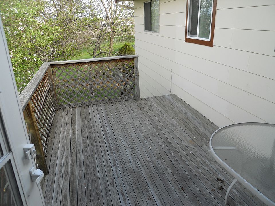 Open and private elev. deck