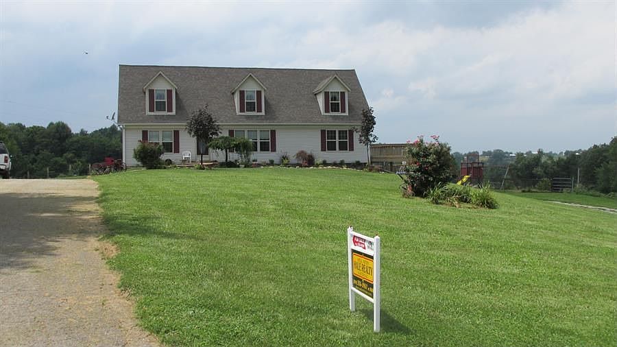 2nd image of 629 Borders Ln