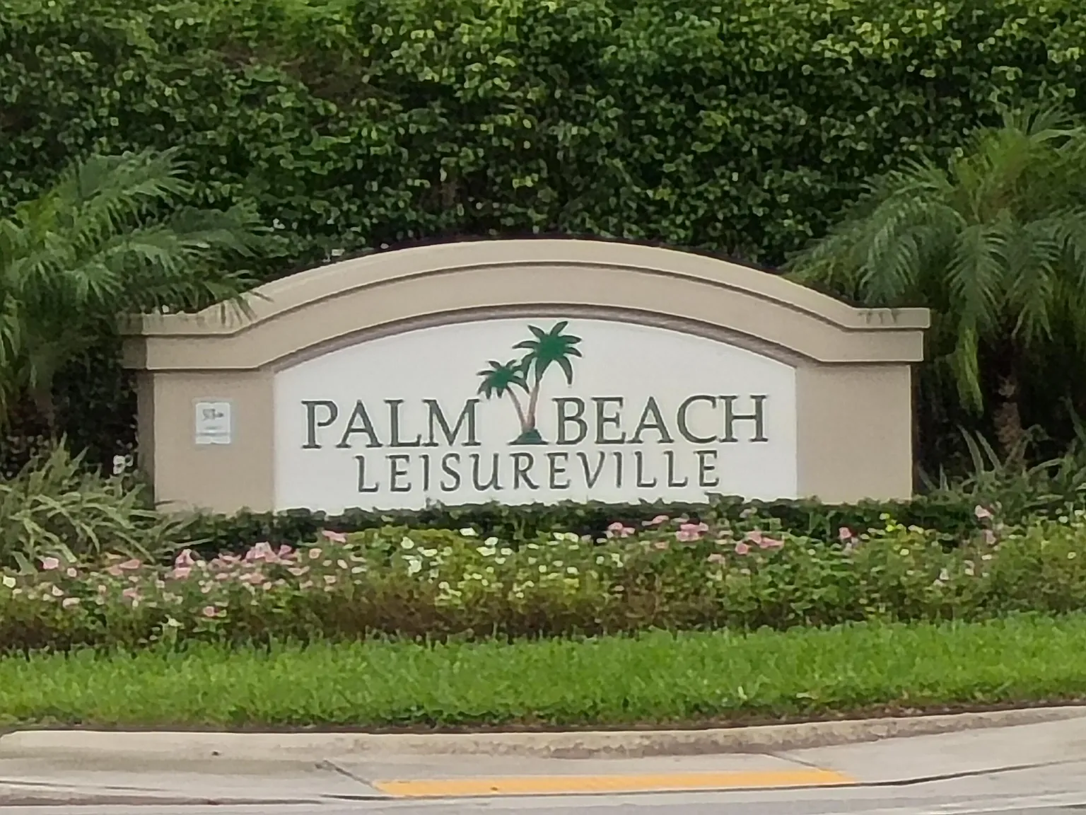 2 bed, 1.0 bath, 1296 sqft, $2,200 — Photo 2