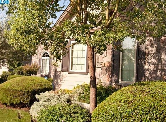 4th image of 229 N Sidney Ct