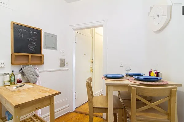 Rented by ER (DO NOT USE) | media 10