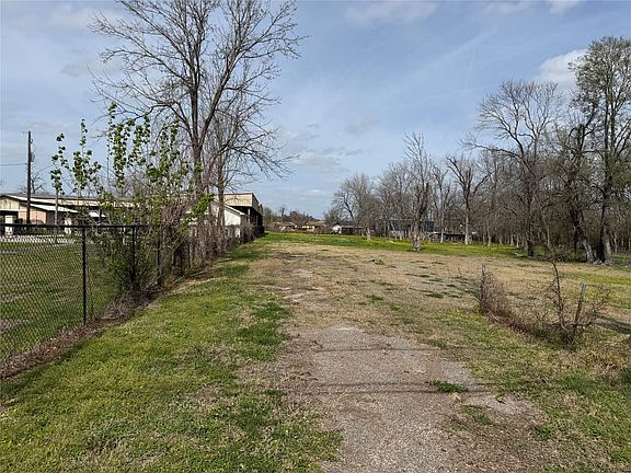 5th image of 2523 Lone Oak Rd