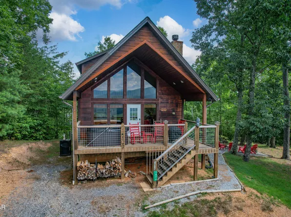 1876 Natures Ln, Sevierville, TN 37862