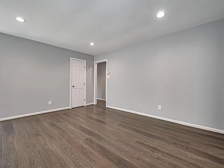 319 Gentilly Dr — Photo 5