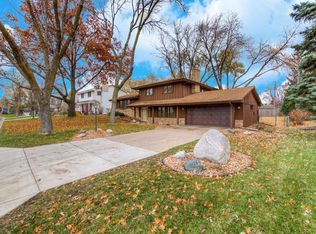 2732 Aquila Ave N, New Hope, MN 55427