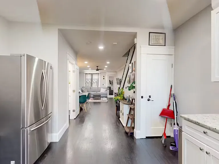 20 N Clinton St — Photo 4