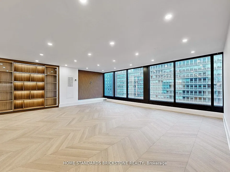 110 Bloor St W #1009