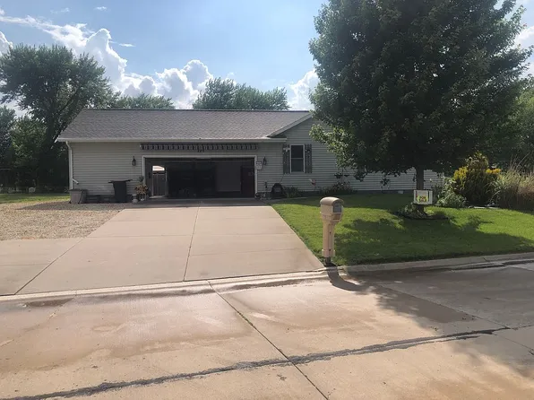225 Avon Dr, Colona, IL 61241