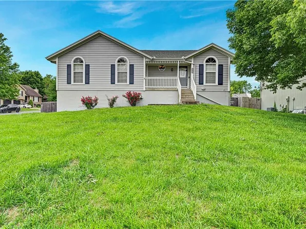 1200 NE Colleen Dr, Lees Summit, MO 64086