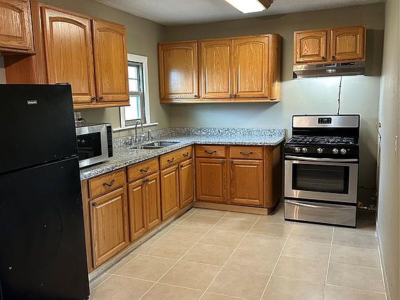 2nd image of 205 Burke Rd