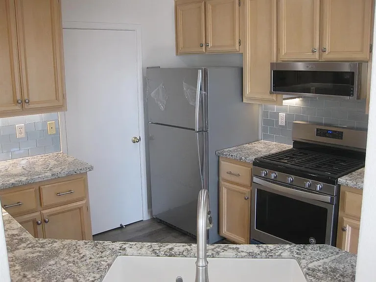 555 Shoal Cir — Photo 6