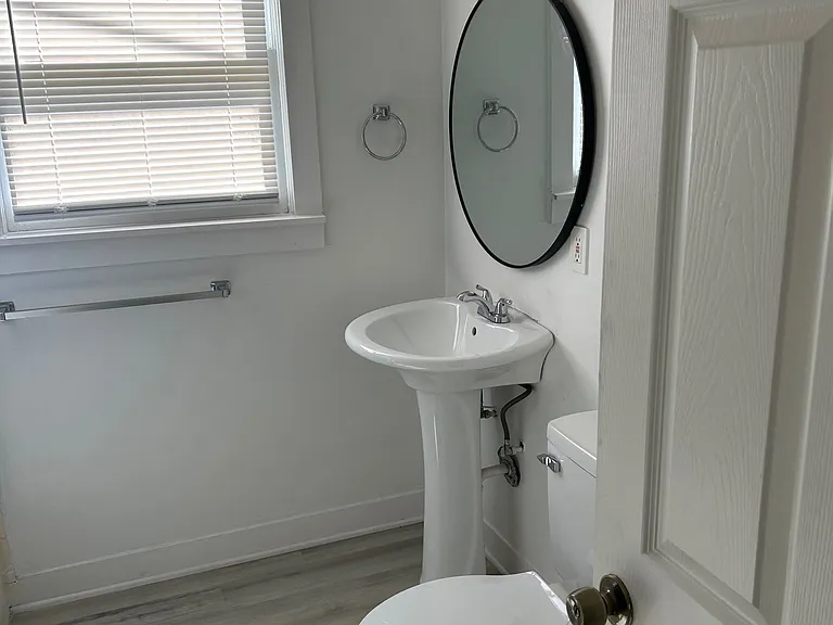 831 W Houston St — Photo 13
