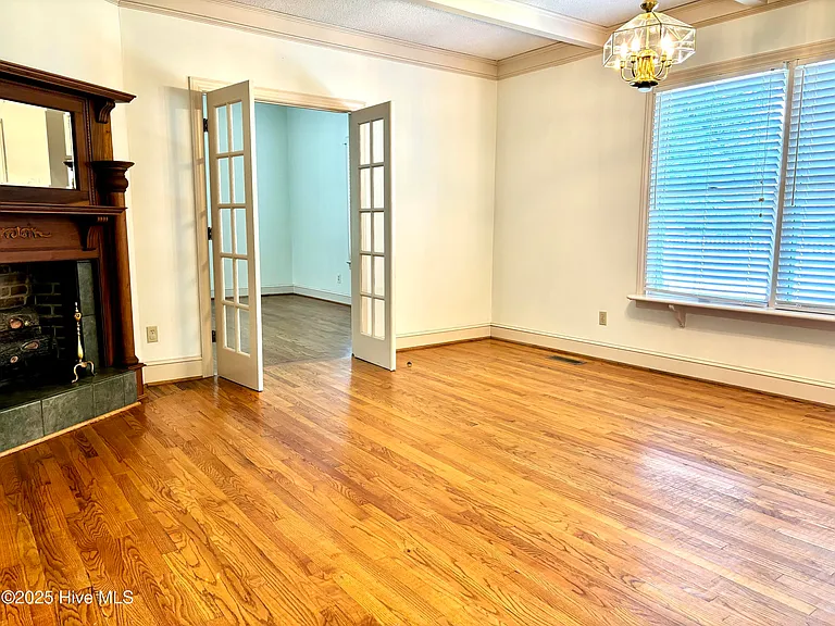 3549 N Main St — Photo 3