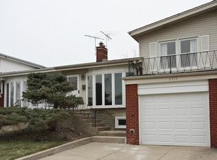8919 Robin Dr, Des Plaines, IL