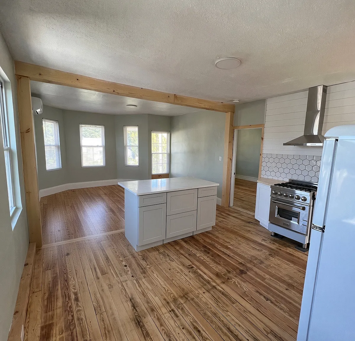 2 bed, 810 sqft, $1,800 — Photo 1