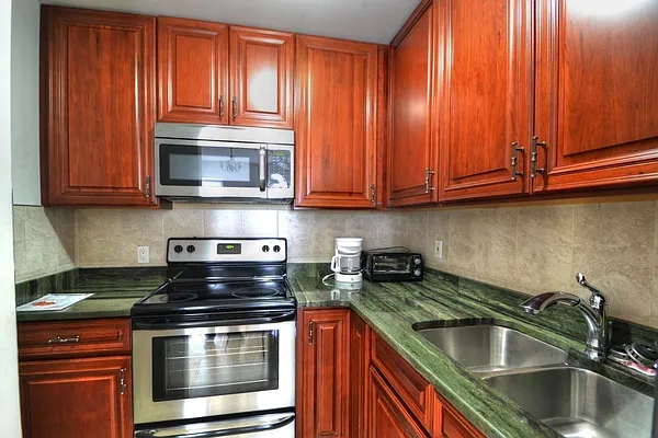 Rented by Smart City Real Estate LLC | media 16