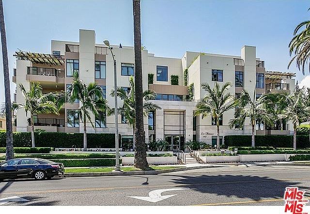 1st image of 447 N Doheny Dr APT 103