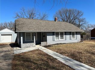 9516 E 68th St, Raytown, MO 64133