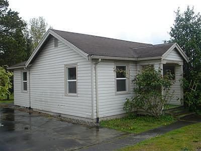 3318 Bennett Drive: Much bigger than it looks and much nicer on the inside. The interior is like new