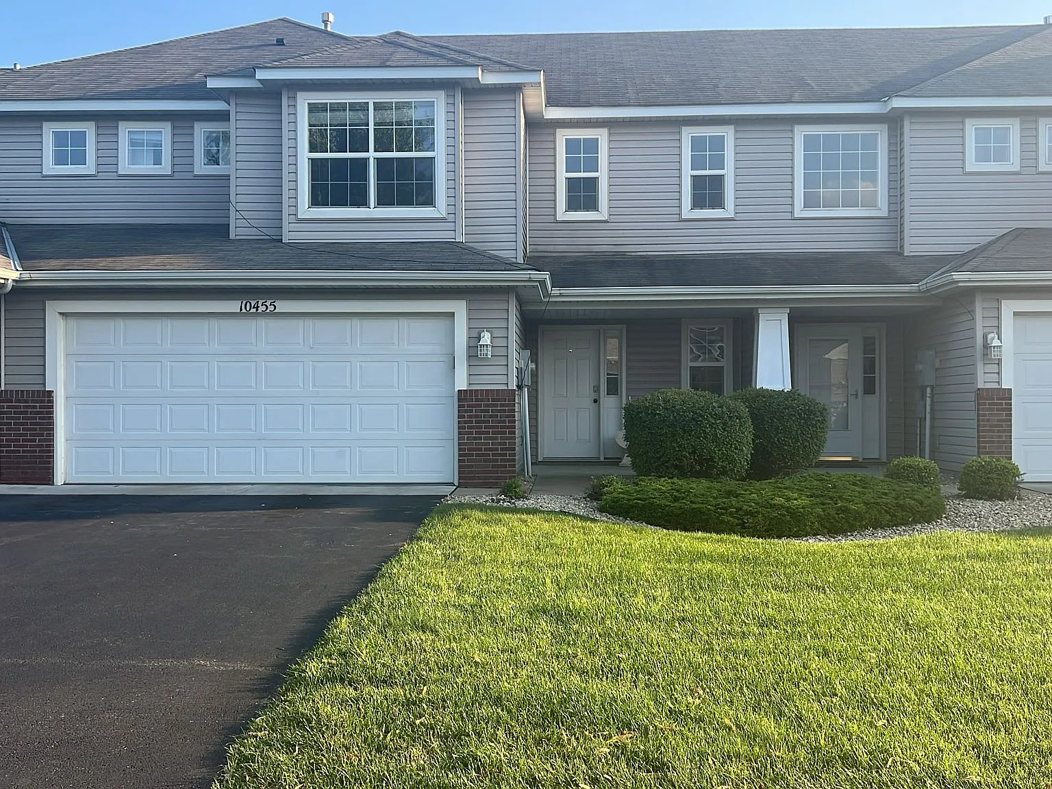3 bed, 2.5 bath, 1600 sqft, $2,300 — Photo 1